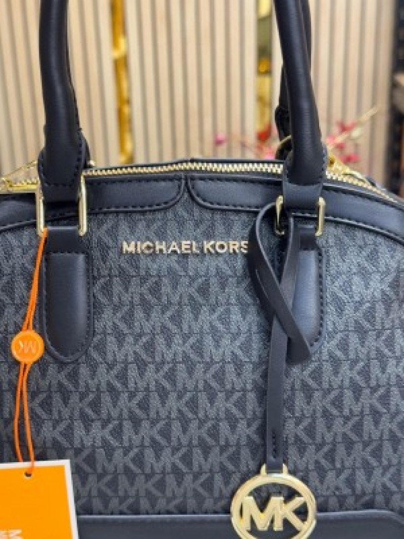 Michael Kors Alma Shoulder Bag ( Black )