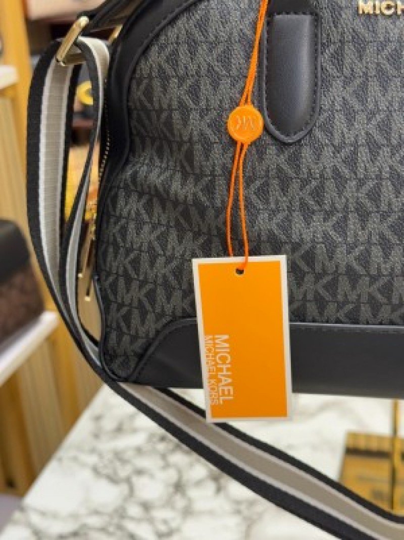 Michael Kors Alma Shoulder Bag ( Black )