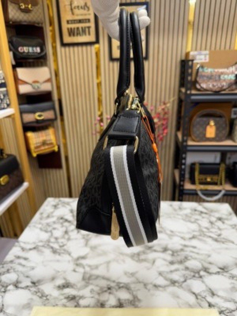 Michael Kors Alma Shoulder Bag ( Black )