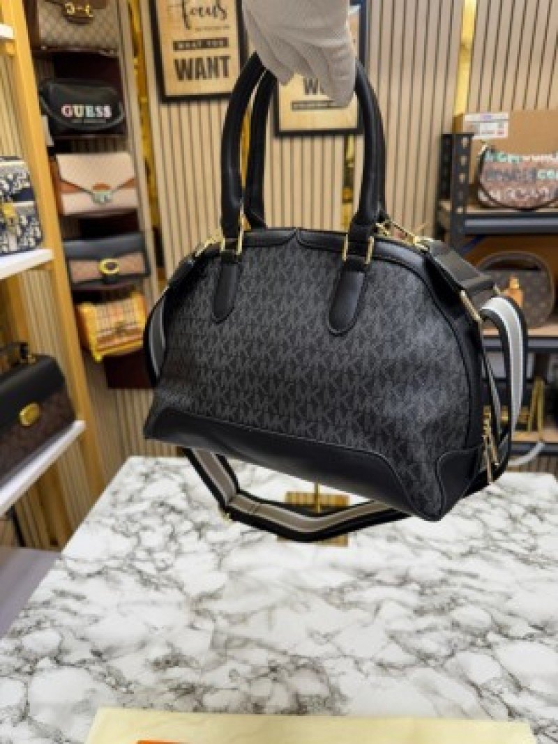 Michael Kors Alma Shoulder Bag ( Black )