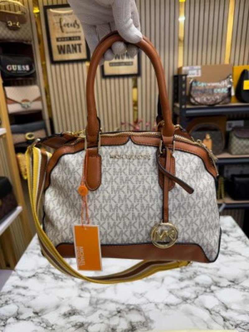 Michael Kors Alma Shoulder Bag ( Beige)