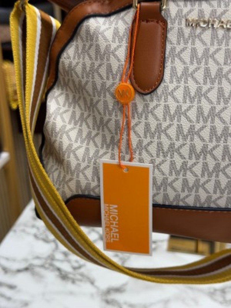 Michael Kors Alma Shoulder Bag ( Beige)