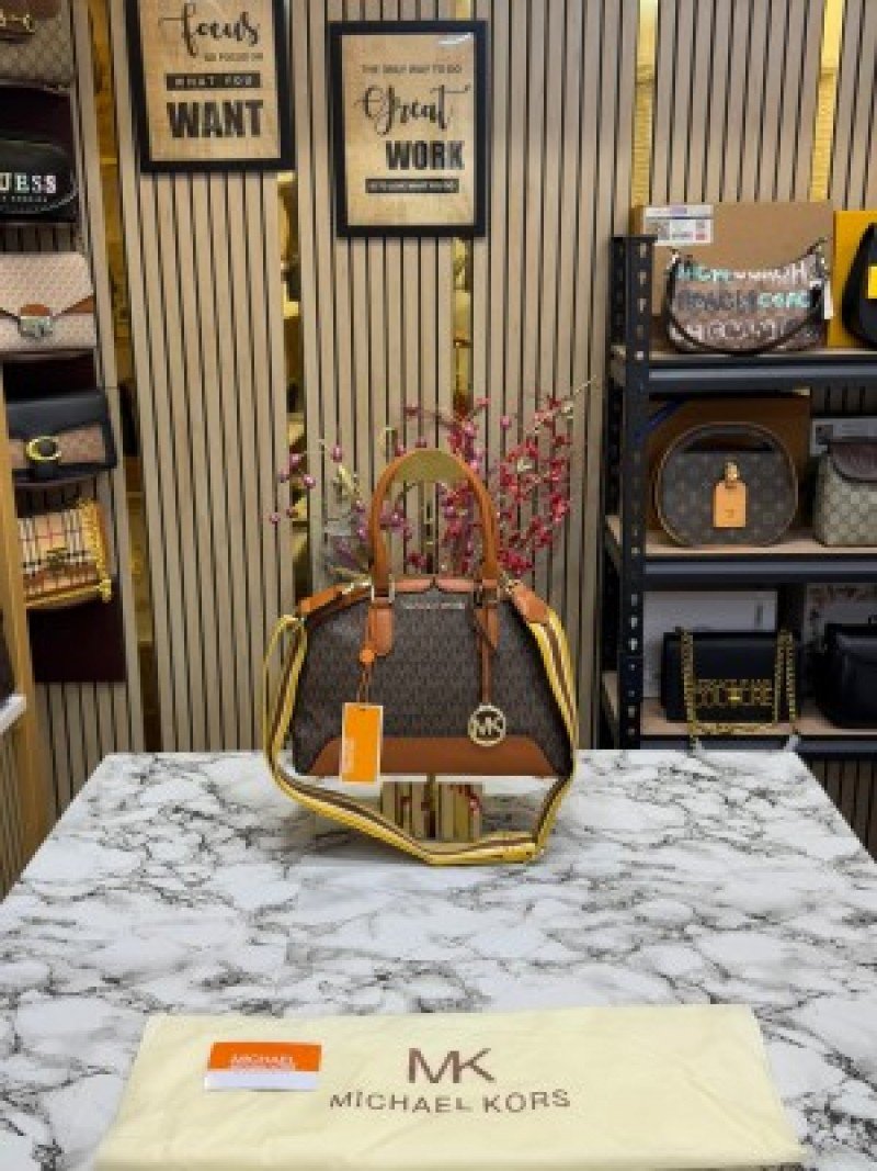 Michael Kors Alma Shoulder Bag ( Coffee )