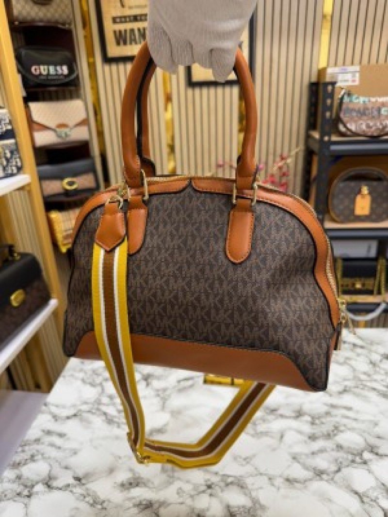 Michael Kors Alma Shoulder Bag ( Coffee )