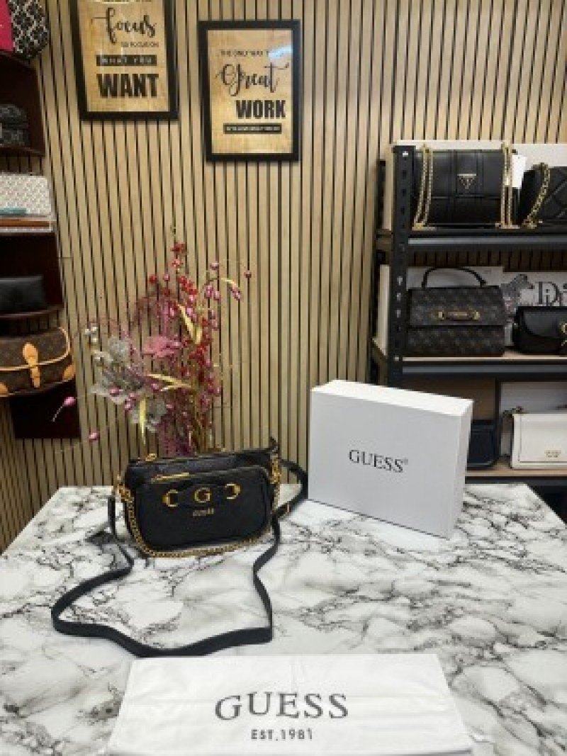 Guess Izzy Peony Flap Crossbody ( Black )