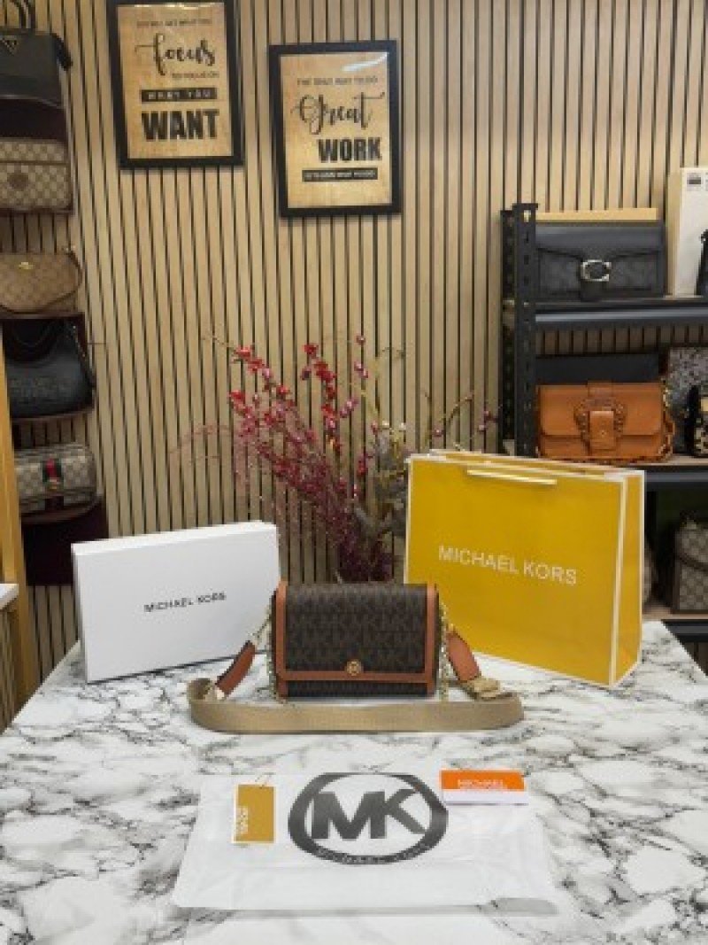 Michael Kors Freya Convertiable Crossbody ( Brown )