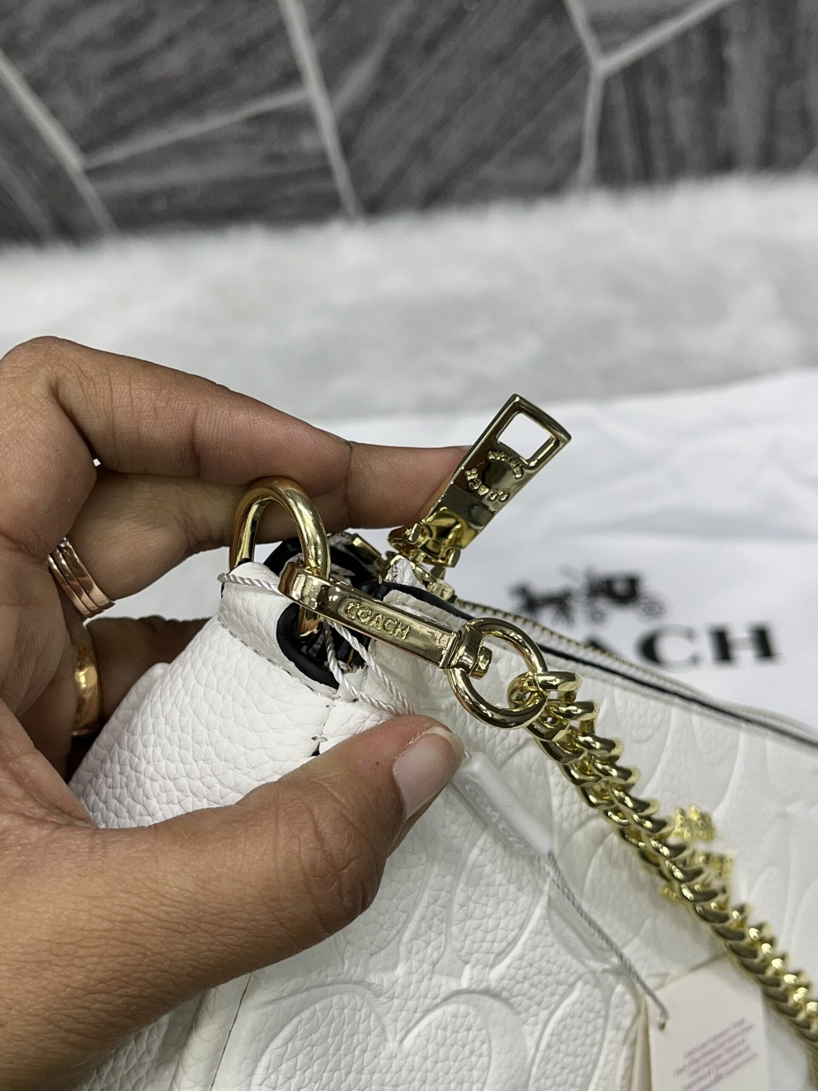 Coach Larewhite Wristlet ( White )