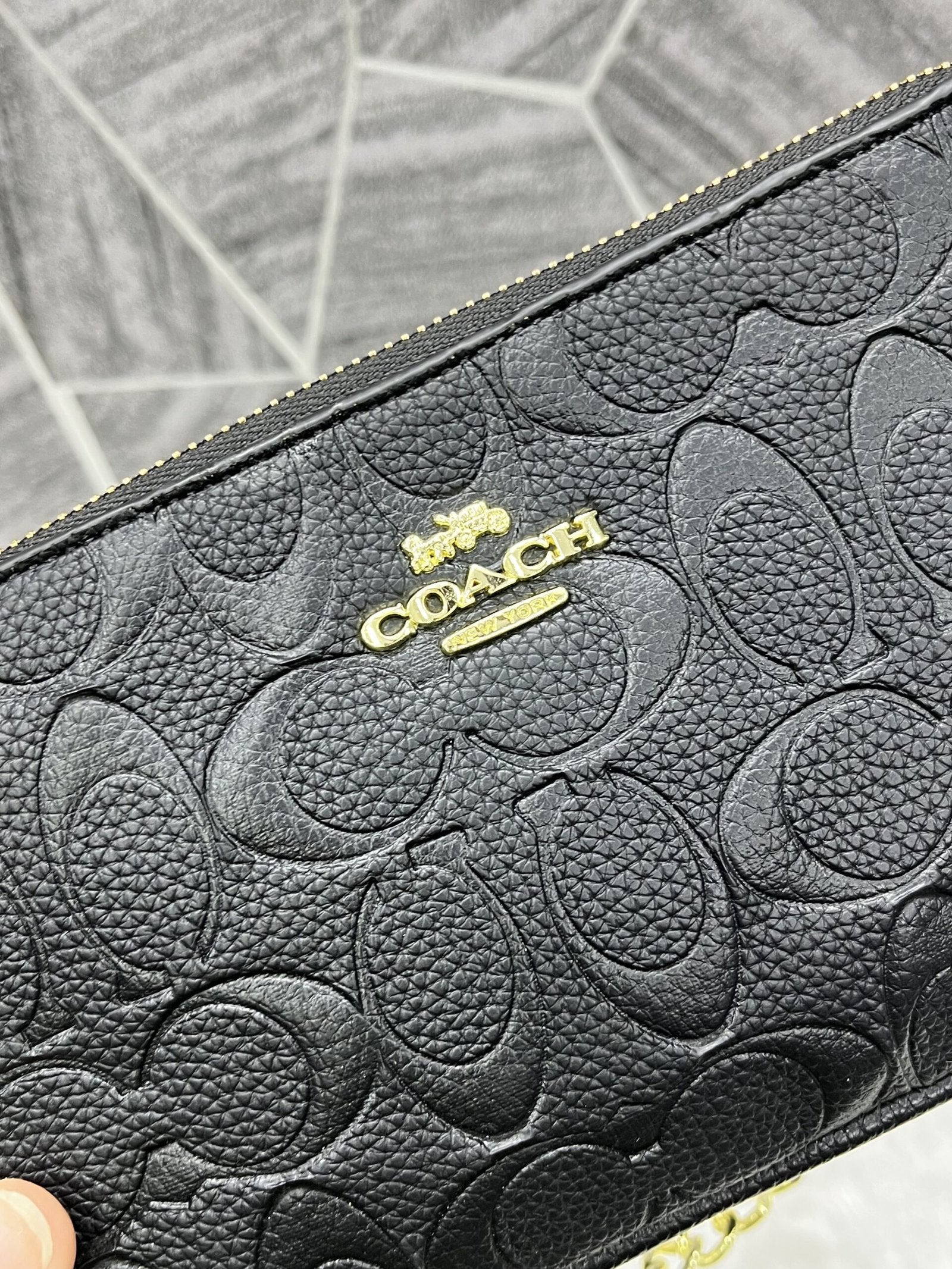 Coach Largeblack Wristlet ( Black )