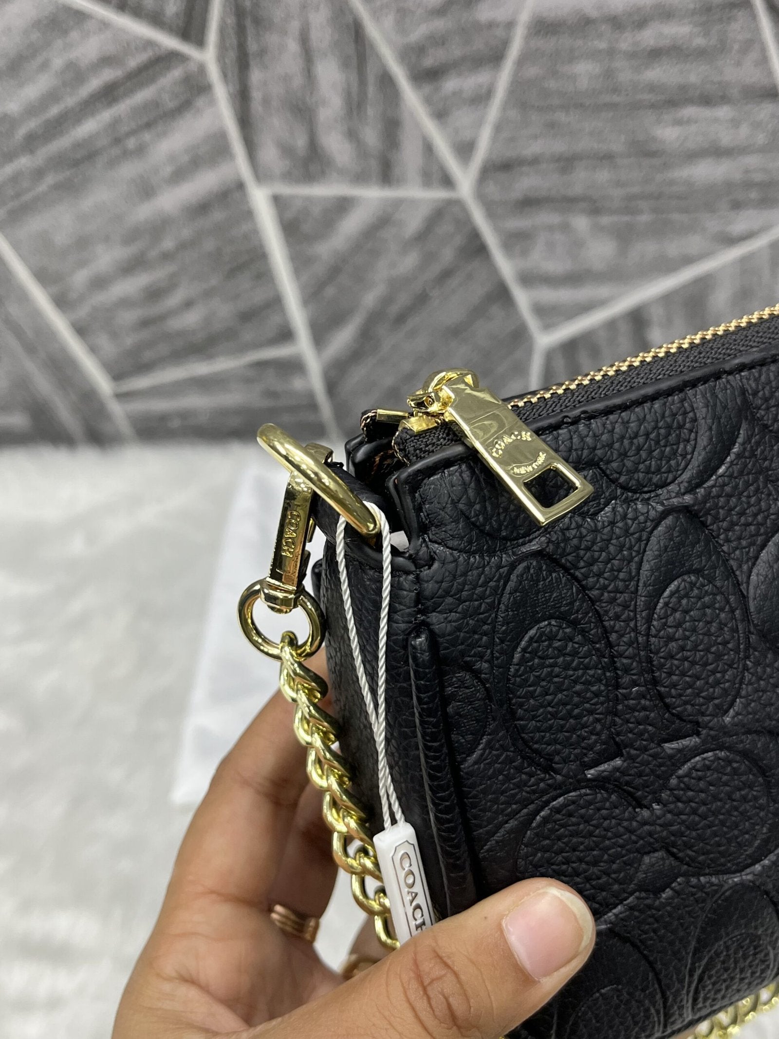 Coach Largeblack Wristlet ( Black )