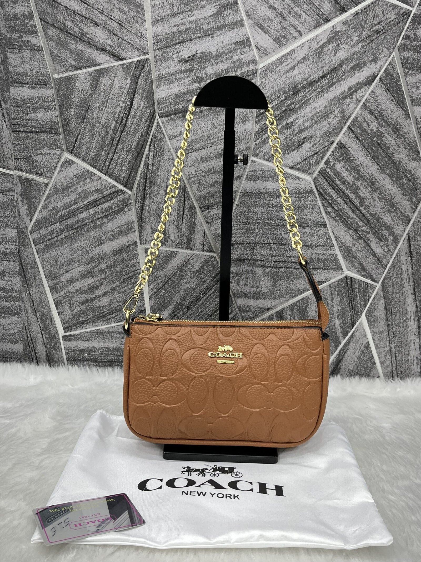 Coach Largebrown Wristlet ( Brown )
