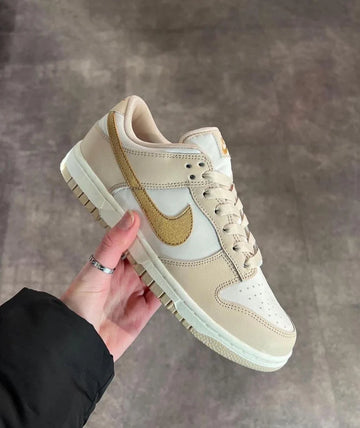 Dunk 'Golden Swoosh' (Women's)