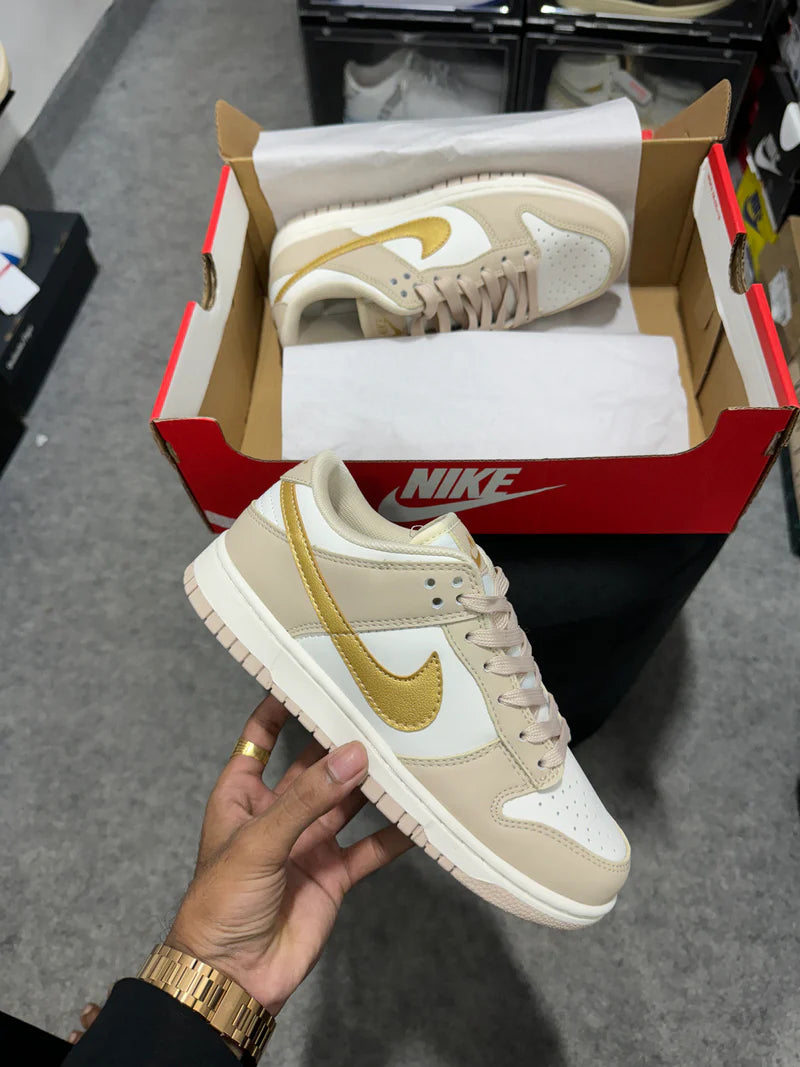 Dunk 'Golden Swoosh' (Women's)