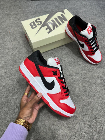SB Dunk Low 'Chicago'