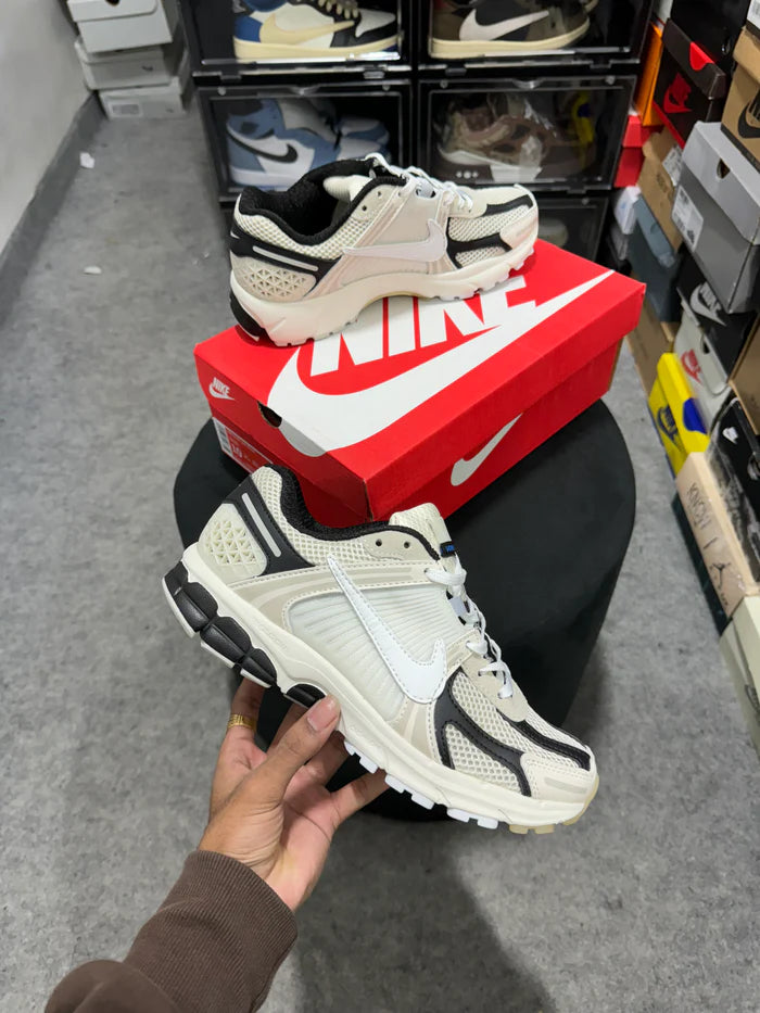 Nike Zoom Vomero 5 ‘Supersonic' (Light Bone & Black)