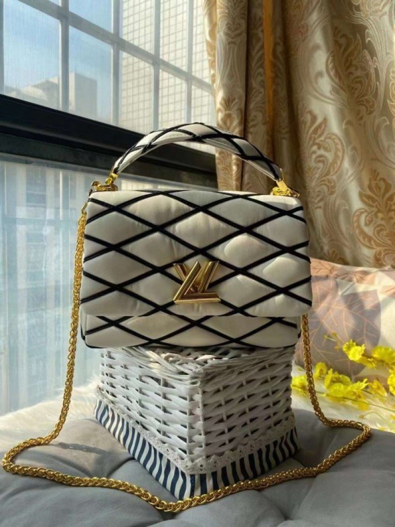 LV [White & Black]
