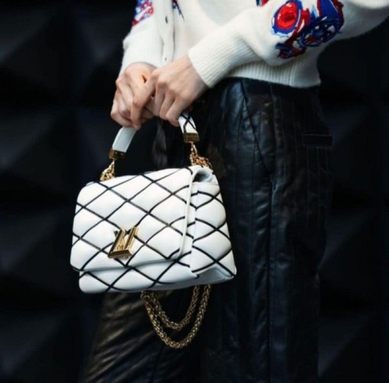 LV [White & Black]