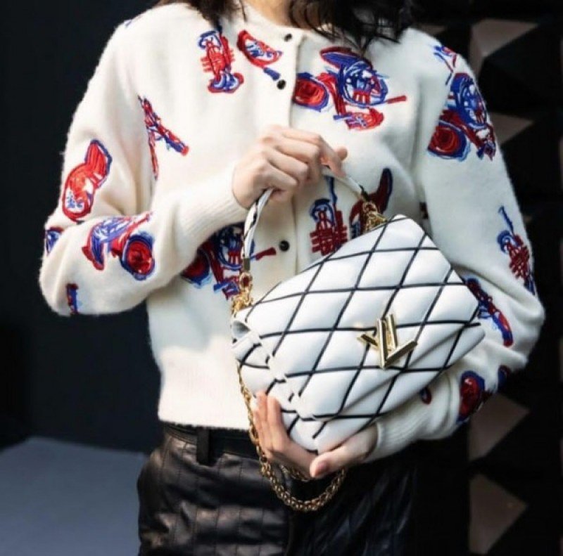 LV [White & Black]