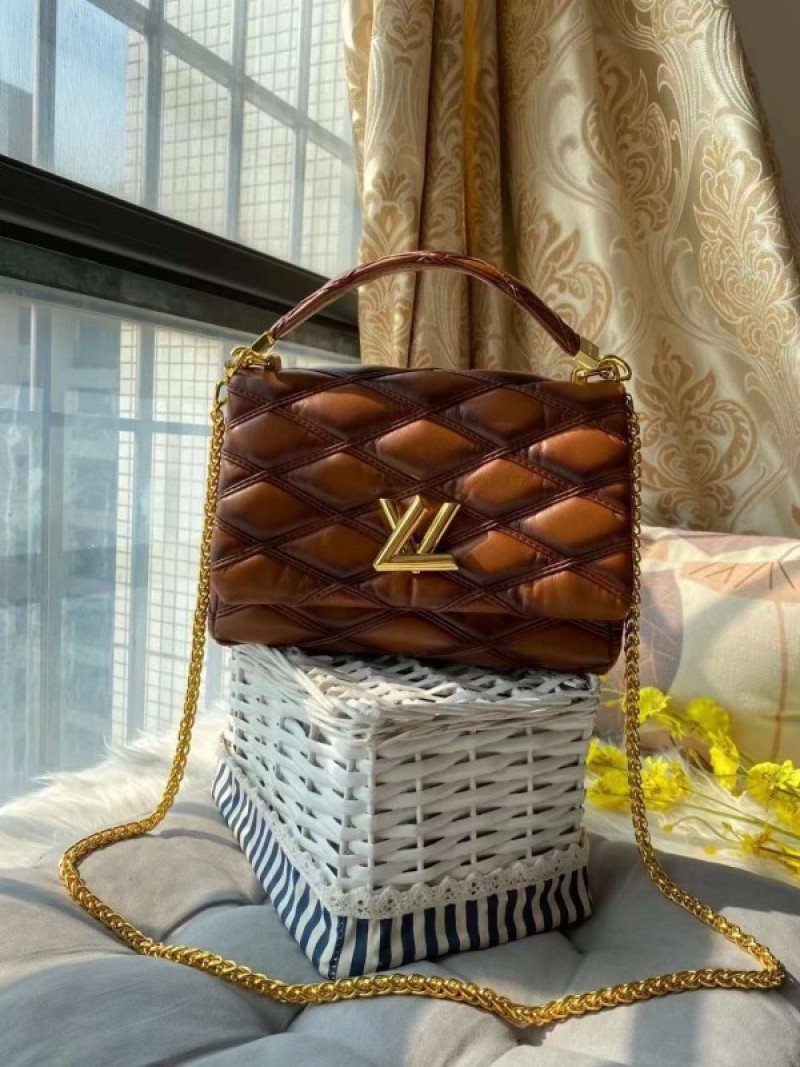 LV [Camel]
