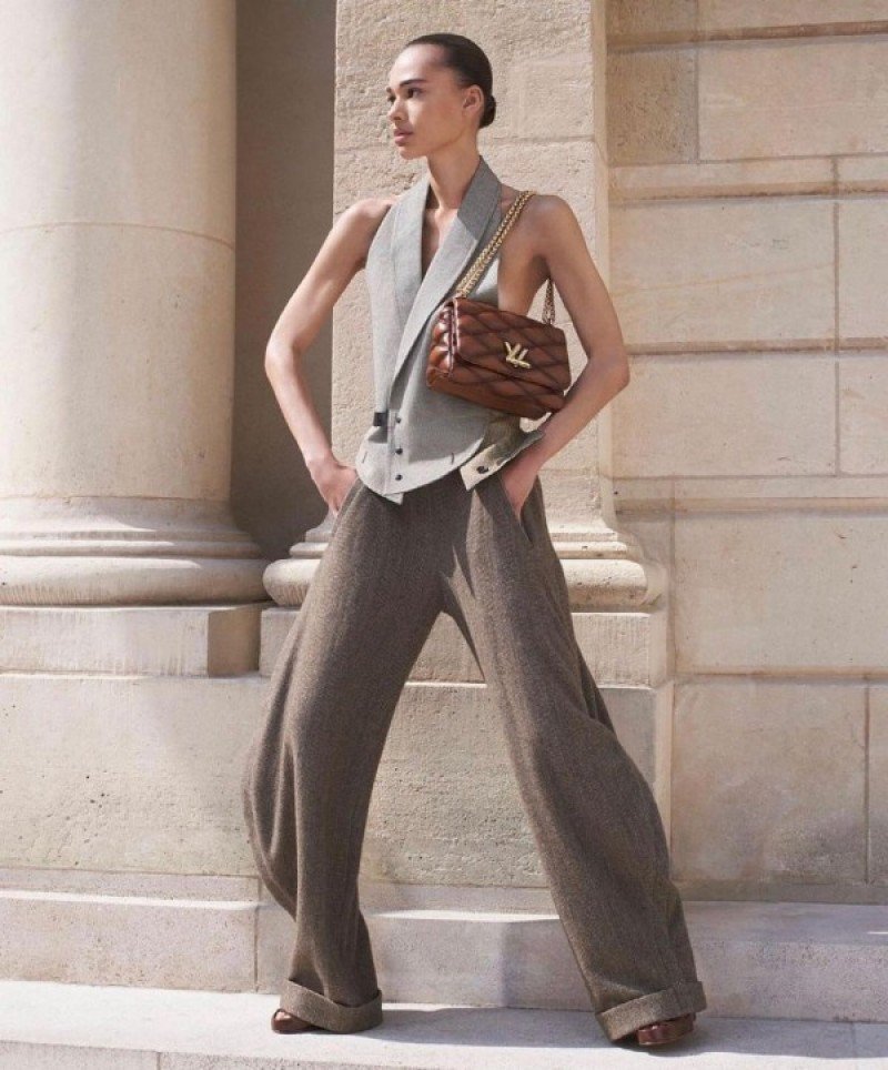 LV [Camel]