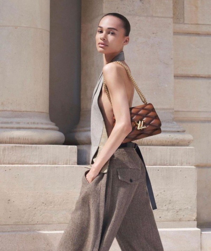 LV [Camel]